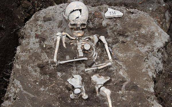 http://i1296.photobucket.com/albums/ag19/Melarissa_Benedicta/grave bulgaria_huffpost_zpsevgzjys2.jpg